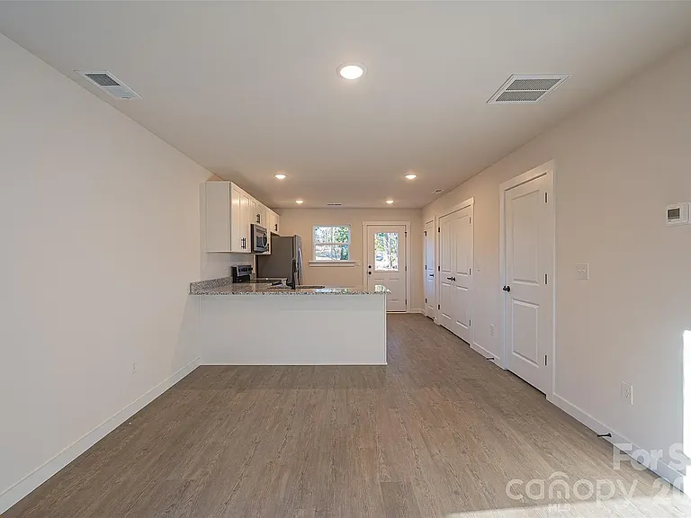 426 2nd St SW — Photo 6