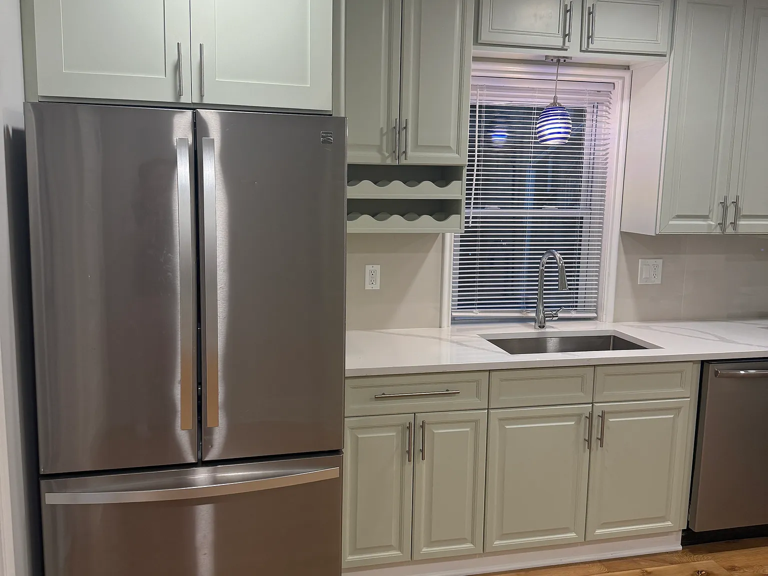 5 bed, 2275 sqft, $4,995 — Photo 4