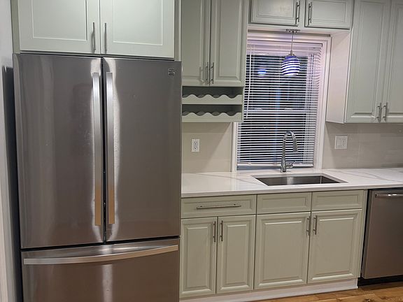 4th image of 2939 N Hamlin Ave APT 1