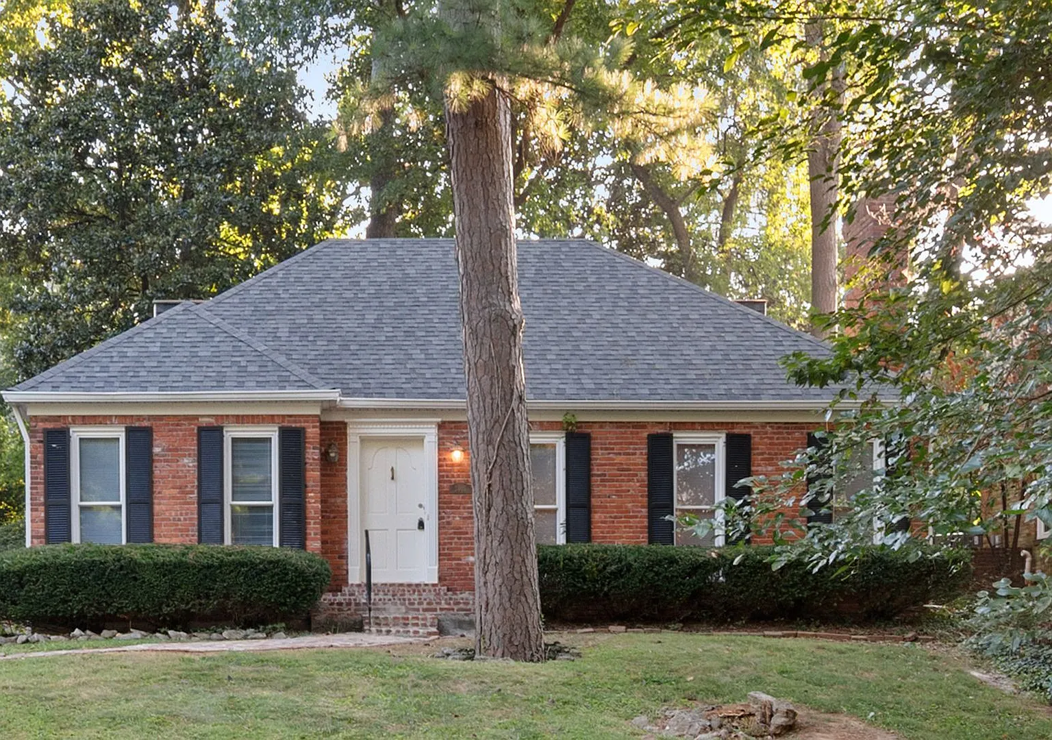 Fall in Love with this home in Barbourmeade! — Photo 1