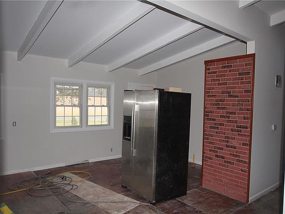 4th image of 4300 Clover St