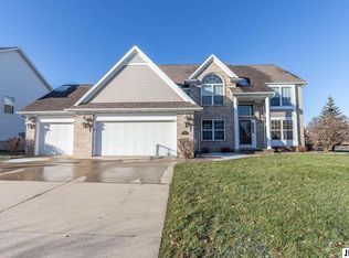 1065 Foxborough Dr, Williamston, MI 48895