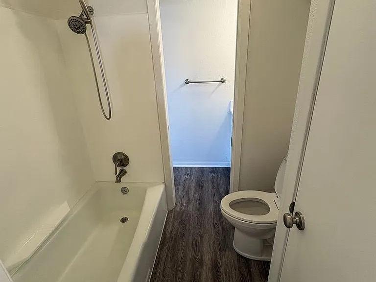 6224 Robinson St #4 — Photo 16