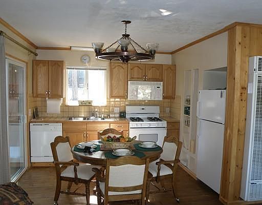 3rd image of 40697 Beaver Ln