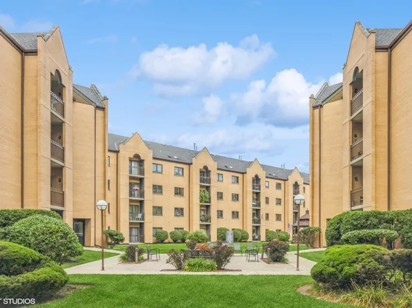 7410 W Lawrence Ave Unit 222, Harwood Heights, IL 60706