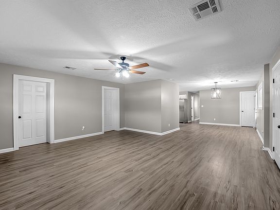5th image of 5009 Country Club Ct