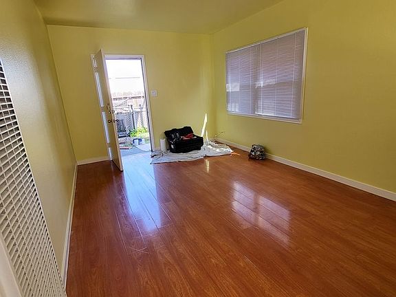 3rd image of 400 South St