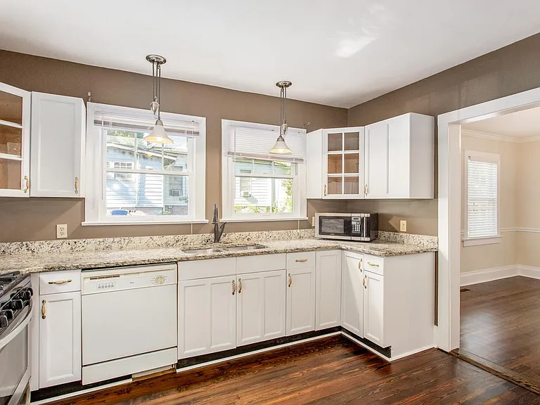 1002 Center St NW #B — Photo 4