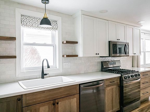5th image of 208 N Boles St
