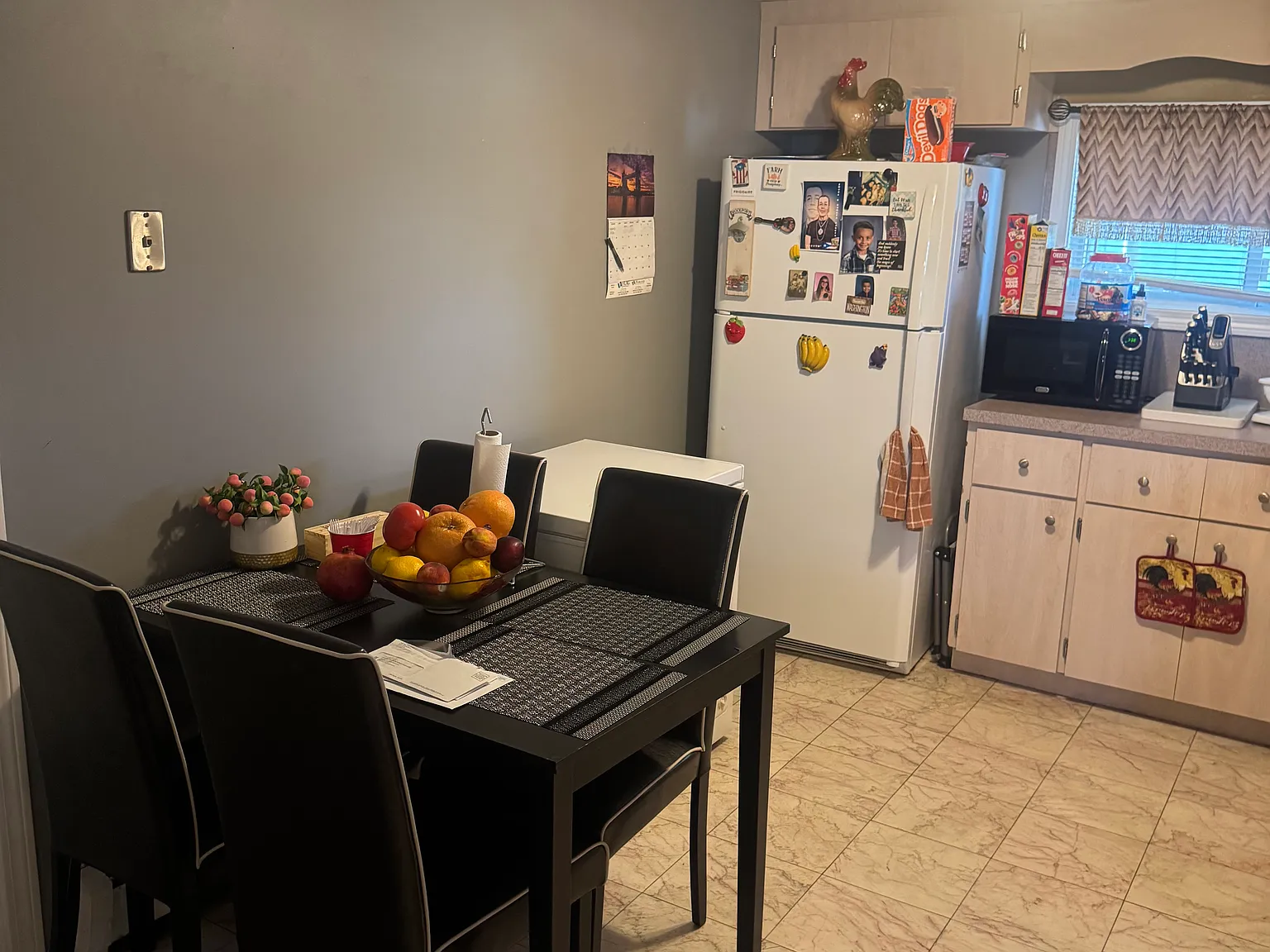 3 bed, 1000 sqft, $3,000 — Photo 2