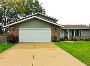 935 Evergreen Ln, Schererville, IN 46375