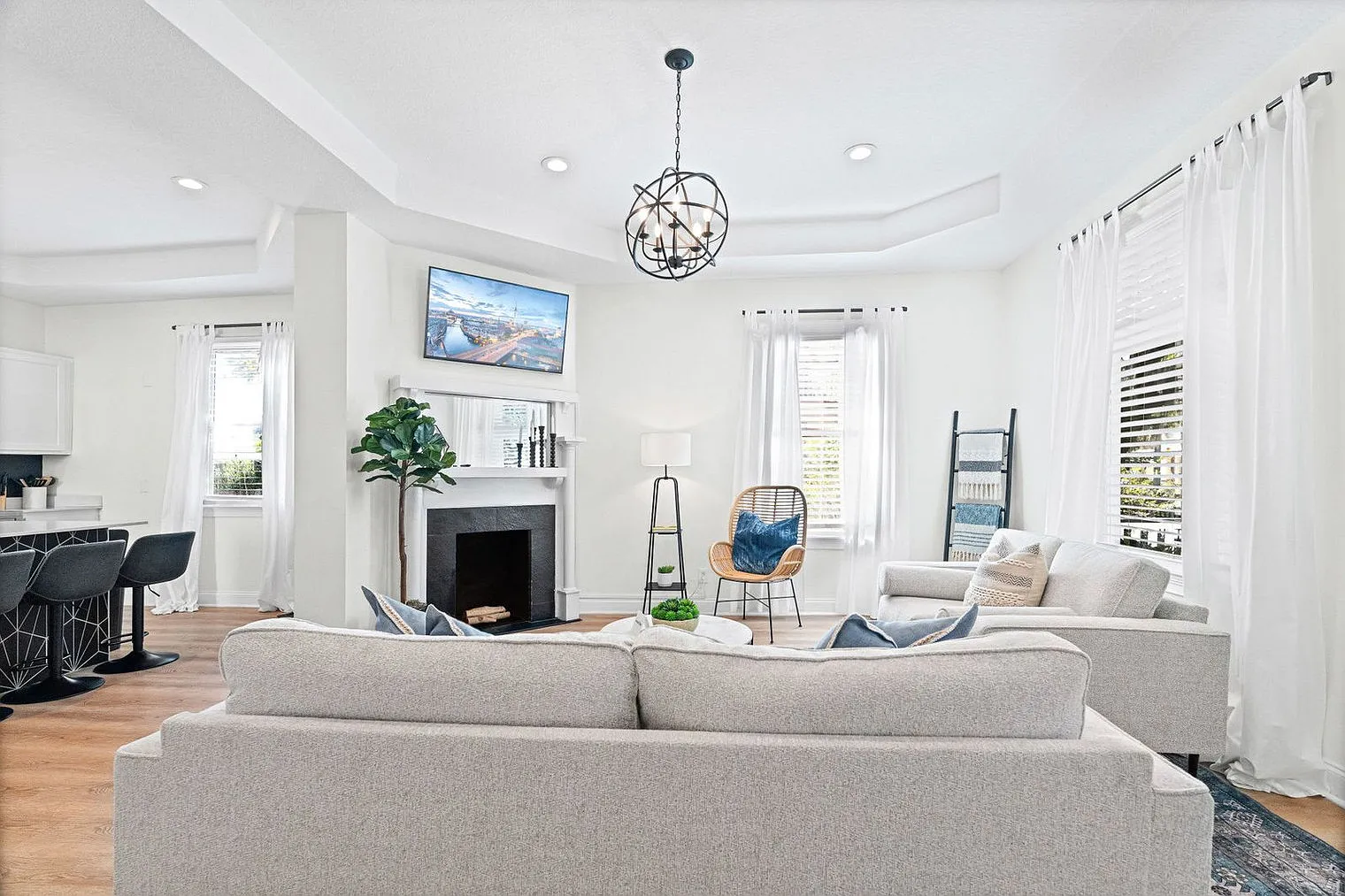 2 bed, 2.0 bath, 893 sqft, $2,790 — Photo 2