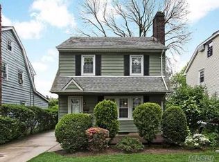 34 Cambridge Ave, Garden City, NY 11530