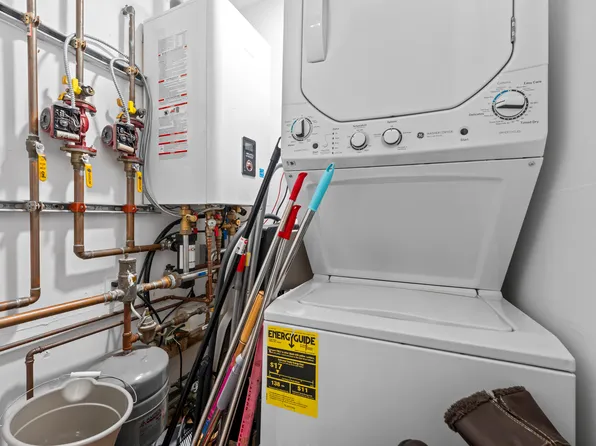 67-02 Almeda Avenue image 28 of 41