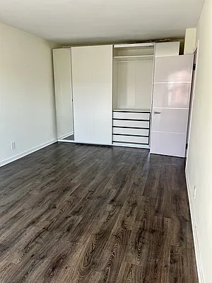 Sold by Avenue Real Estate | media 33