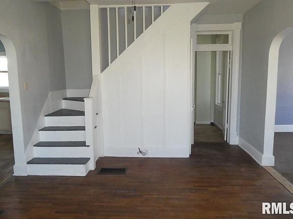 2nd image of 133 E Lincoln St