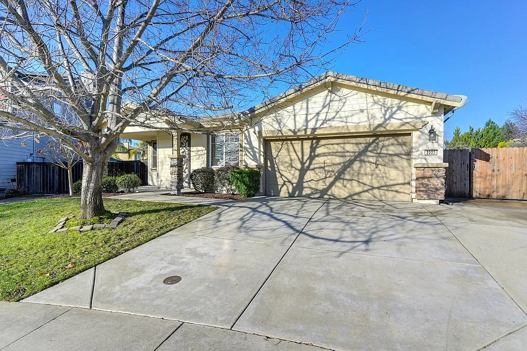 2222 Nolen Dr photo 1