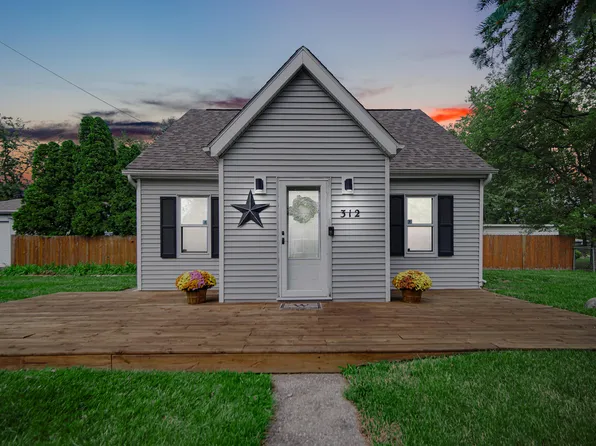 312 E 13th St, Hobart, IN 46342