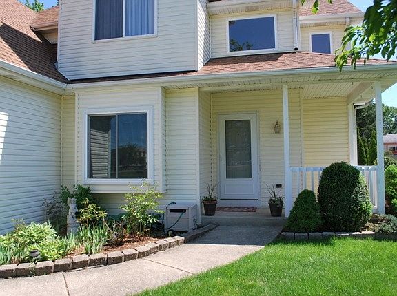 3rd image of 281 E Fullerton Ave