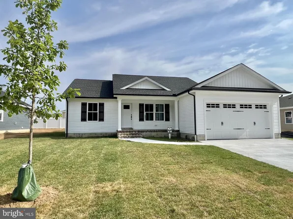 251 Plantation Dr, Felton, DE 19943