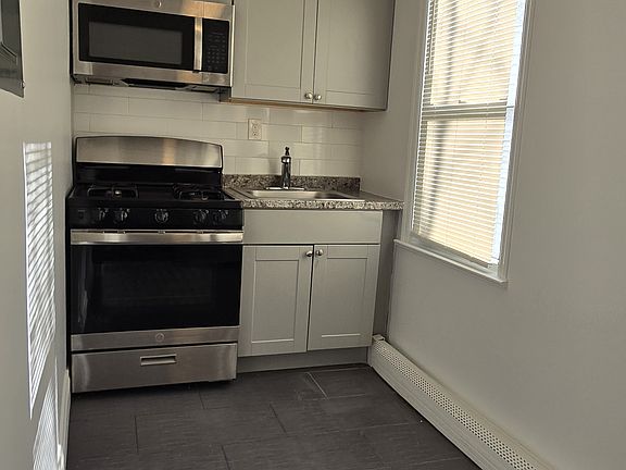 2nd image of 365 2nd Ave APT 1