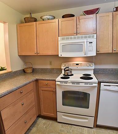 5th image of 3108 Lake Village Dr Unit 3108