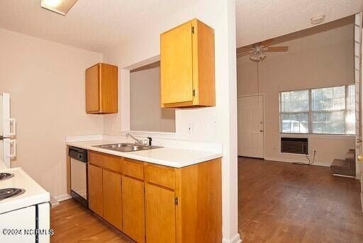 5th image of 4105 Spirea Dr APT E