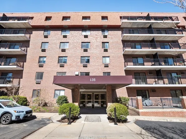 135 Pleasant St APT 205, Brookline, MA 02446