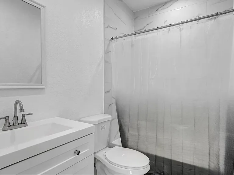 NE 142nd St — Photo 5