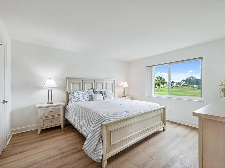 37 High Point Cir E #208 — Photo 8
