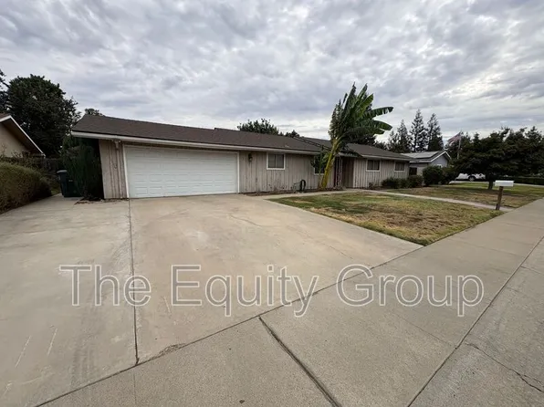 2232 E Paradise Ave, Visalia, CA 93292