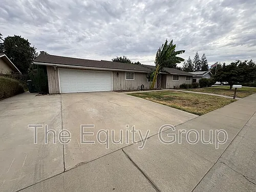 2232 E Paradise Ave Photo 1