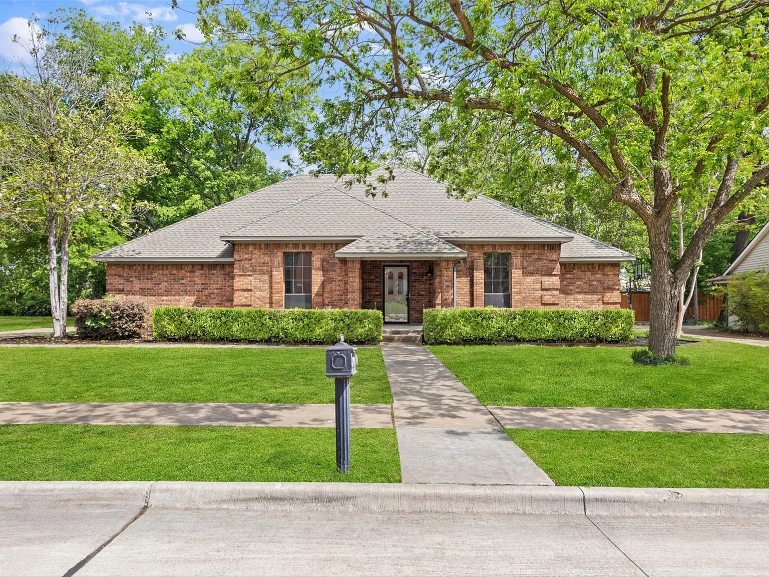 3 bed, 2669 sqft, $3,000 — Photo 2