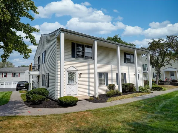 21 Heron Way S, Fairport, NY 14450
