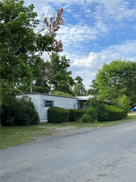 259 McConnell Rd photo 1