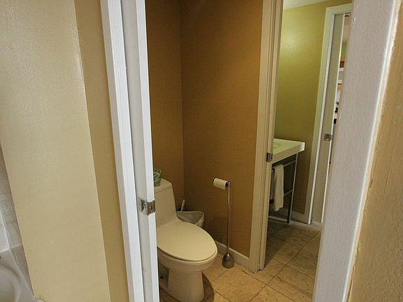 4th image of 100 Collins Ave #215