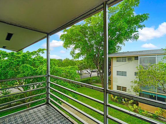 5th image of 16750 NE 14th Avenue #303