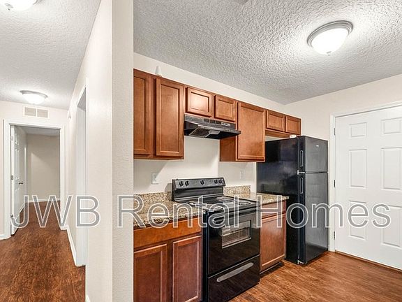 5th image of 3640 Gilmore St