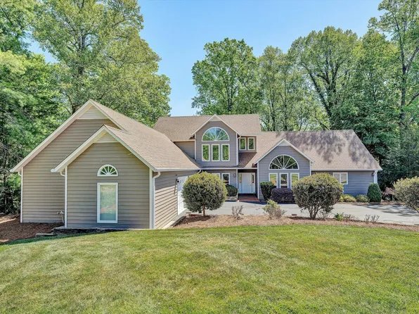 25 Findlay Cir, Penhook, VA 24137