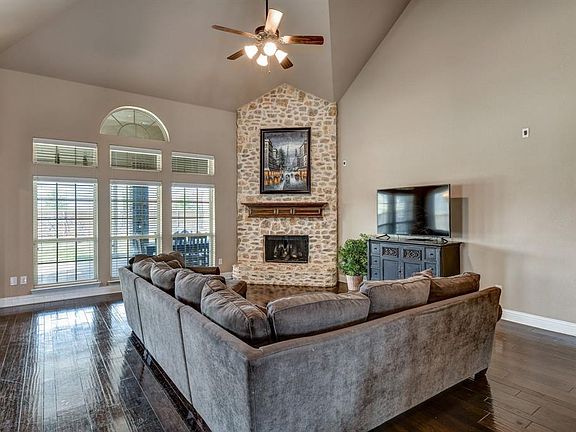 3rd image of 4502 Blue Grass Ct
