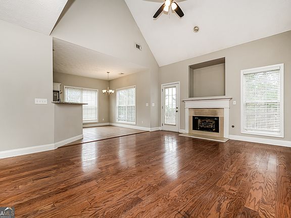 3rd image of 801 Rock Ln