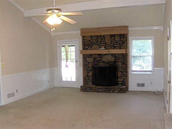 Family Room w/Fireplace