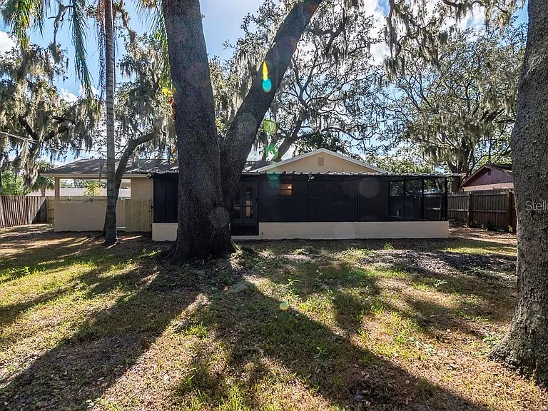 707 Wynn Dr — Photo 3