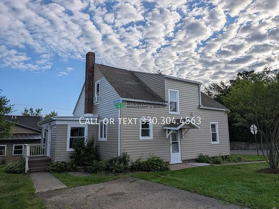 Move-In Special! Spacious Three-Bedroom, One-And-A-Half-Bathroom Home In Walnut Creek Available Now! — Photo 4