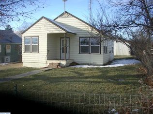 607 W 11th St, BENTON CITY, WA 99320