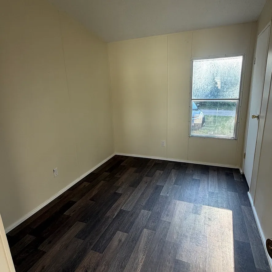 3 bed, 1280 sqft, $900 — Photo 1