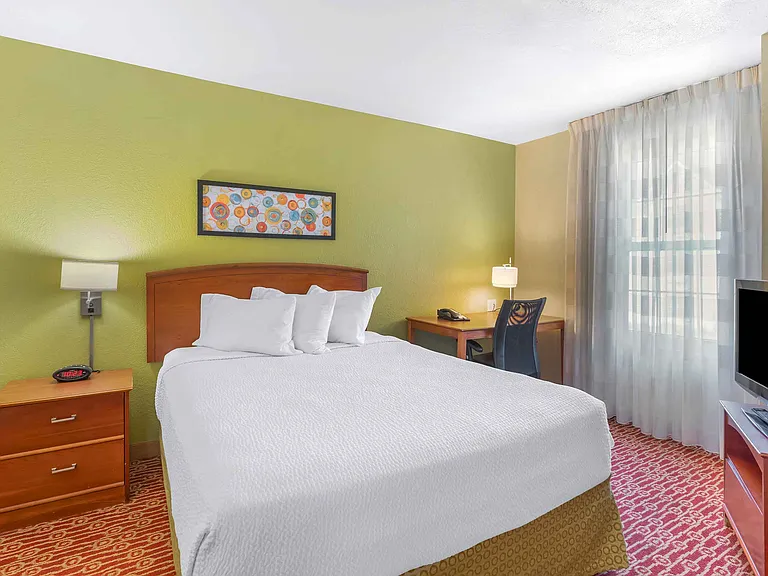 2 Bedroom Suite - 2 Queen Beds