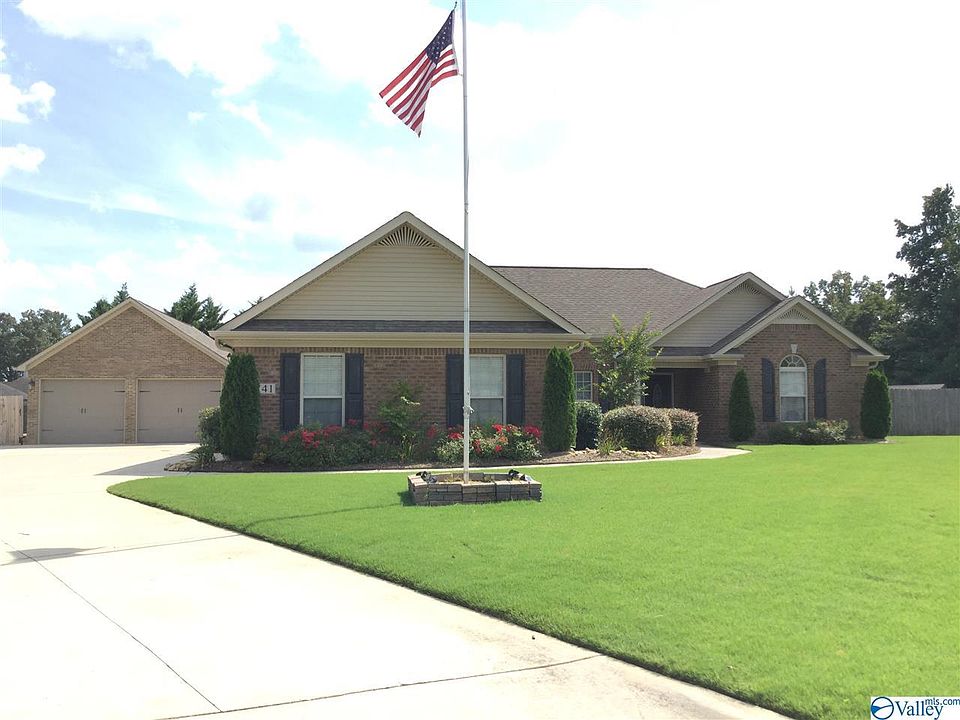 1st image of 141 Castlehill Dr