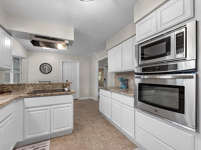 12701 Manorwood Ln — Photo 10