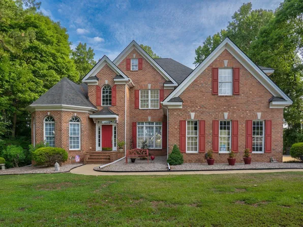 5030 Overlook Dr, Elm City, NC 27822